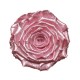 Trandafir clasic cu un finisaj roz metalic strălucitor.